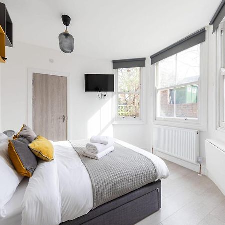 Lovely Private Room And Shower At Anson Hotel Londra Exterior foto