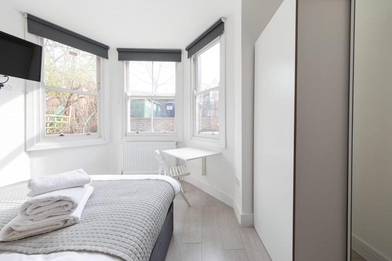 Lovely Private Room And Shower At Anson Hotel Londra Exterior foto